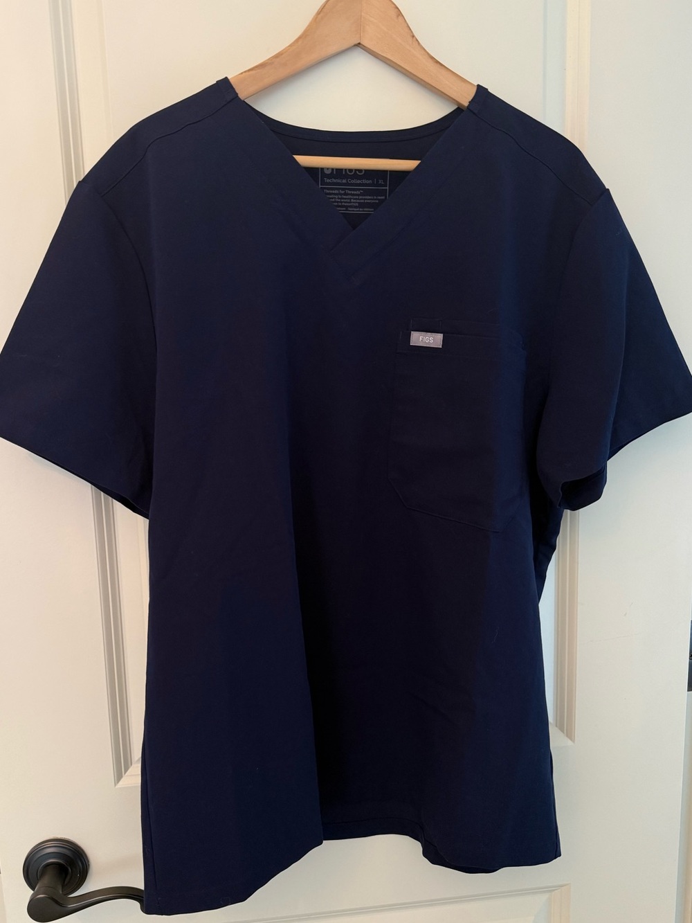 FIGS Men's Leon 3-Pocket Scrub Top Navy Blue XL M21SW1051 FIONx Nursing Medical